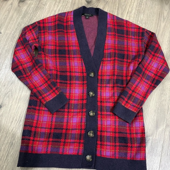 Ann Taylor Plaid Cardigan V Neck Red Purple Button Down Sz M Academia Preppy - Picture 5 of 11
